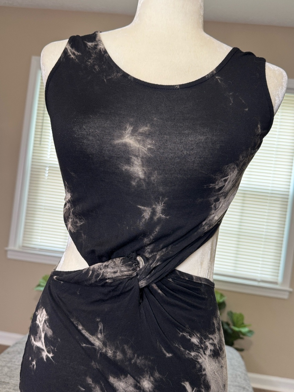 Hot & Delicious Black Tie-Dye Cutout Maxi Dress - Picture 3 of 4